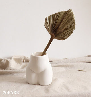 Hip-shaped body art flower vase