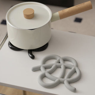 Knot Design Ceramic Trivet    Object