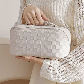 Checkered pattern Large capacity cosmetic storage pouch Travel pouch
