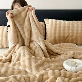 Fluffy and soft blanket 150 x 200 cm.