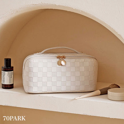 Checkered pattern Large capacity cosmetic storage pouch Travel pouch