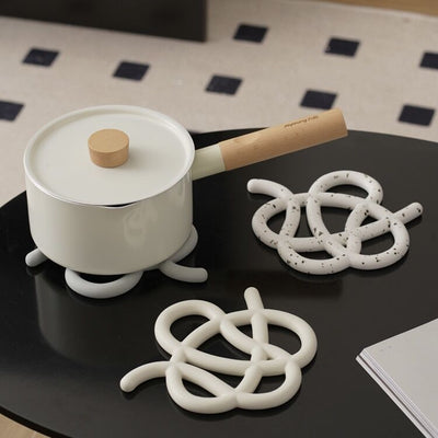 Knot Design Ceramic Trivet    Object