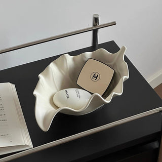 Leaf motif wave ceramic accessory tray white