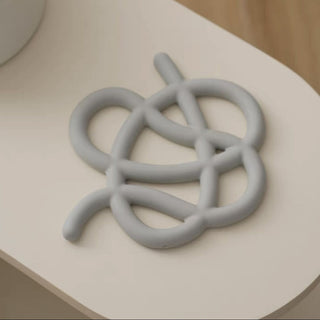 Knot Design Ceramic Trivet    Object