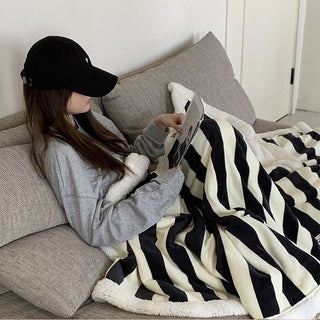 Wide Stripe Pattern Blanket  100 x 150 cm