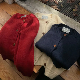 Thick round neck tone-down color knit cardigan