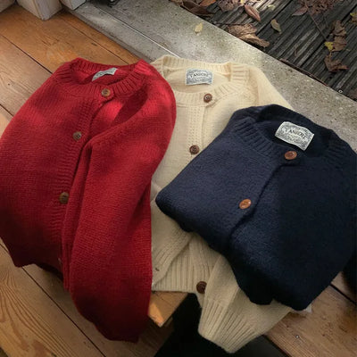 Thick round neck tone-down color knit cardigan