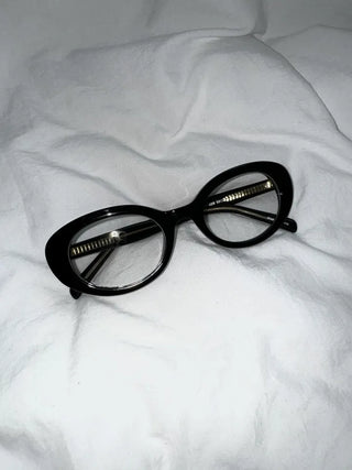 Nerd round horn-rimmed glasses