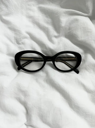 Nerd round horn-rimmed glasses