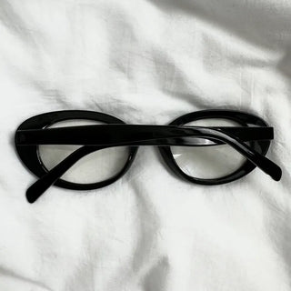 Nerd round horn-rimmed glasses
