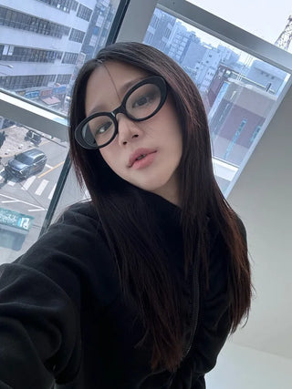 Nerd round horn-rimmed glasses