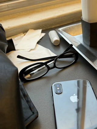 Geek Chic Thin Round Horn-Rimmed Glasses