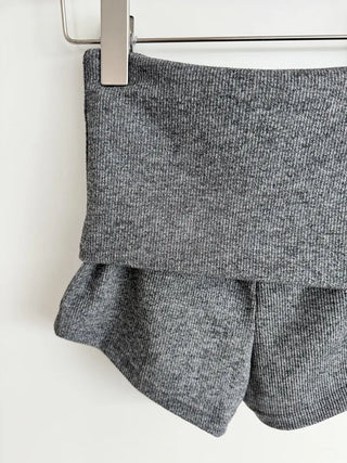 High-waisted micro shorts knit pants