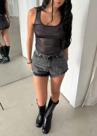 Black high-waist short pants