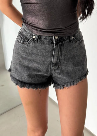 Black high-waist short pants