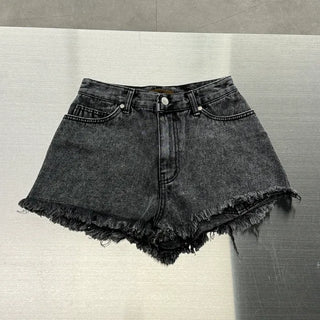 Black high-waist short pants