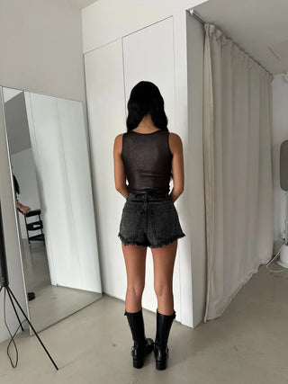 Black high-waist short pants
