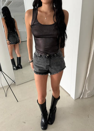 Black high-waist short pants