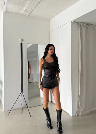 Black high-waist short pants