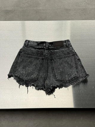 Black high-waist short pants