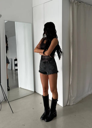 Black high-waist short pants