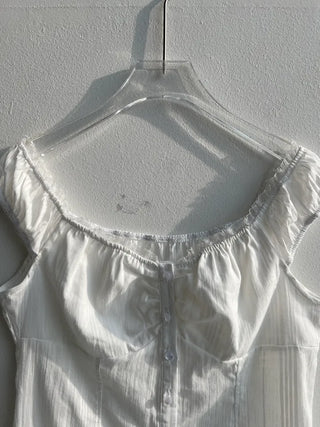 Off-shoulder frill sleeveless blouse