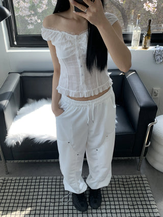 Off-shoulder frill sleeveless blouse