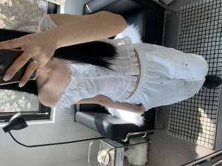 Off-shoulder frill sleeveless blouse