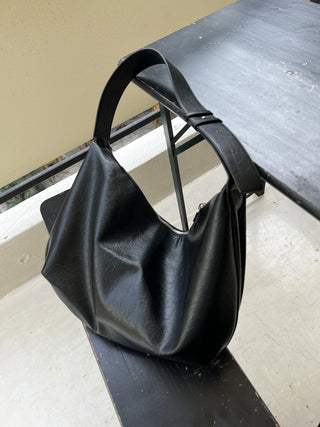 Core Leather Crossbody Big Bag