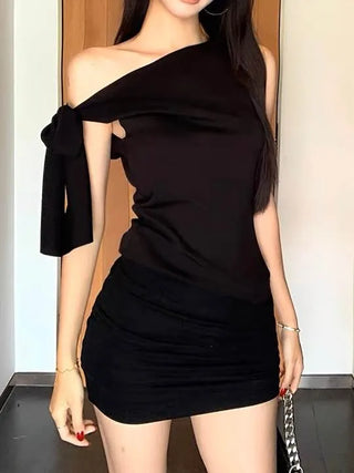 drape tie ribbon unbalanced off-shoulder nasi