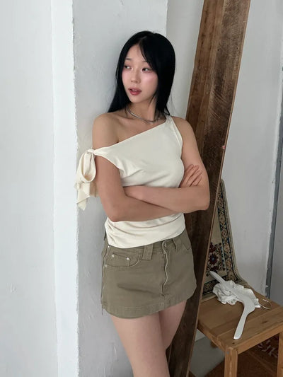 drape tie ribbon unbalanced off-shoulder nasi