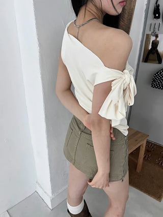 drape tie ribbon unbalanced off-shoulder nasi