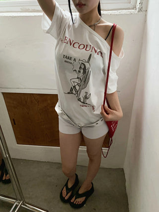 Coco Cowgirl One-Shoulder Overfit Boxy T-Shirt