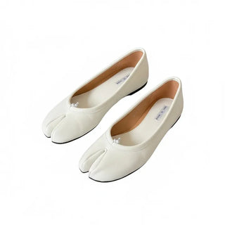 Tabi leather flat shoes