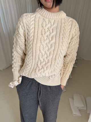 Round neck loose fit knit