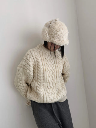 Round neck loose fit knit