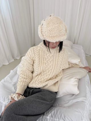 Round neck loose fit knit