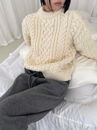 Round neck loose fit knit