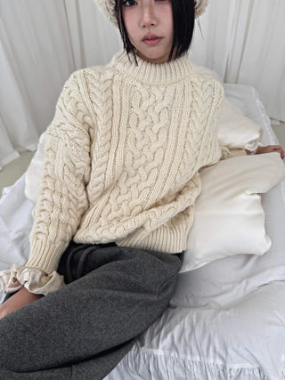 Round neck loose fit knit