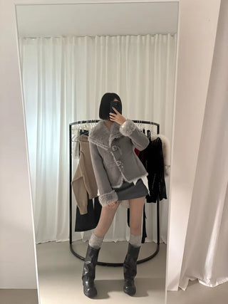 Venetian buckle trimmed fur mustang jacket