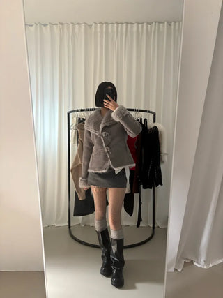Venetian buckle trimmed fur mustang jacket