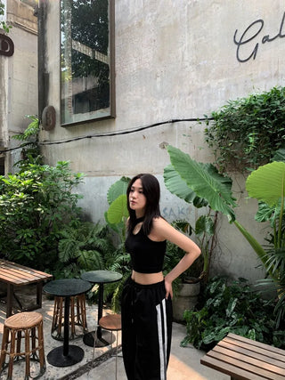 Cut-out crop sleeveless nasi crop top