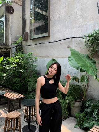 Cut-out crop sleeveless nasi crop top