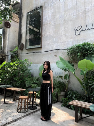Cut-out crop sleeveless nasi crop top