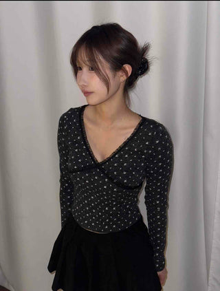 Modern Chiffon Molded Cross V-Neck Long Sleeve Tee