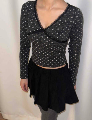 Modern Chiffon Molded Cross V-Neck Long Sleeve Tee
