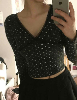Modern Chiffon Molded Cross V-Neck Long Sleeve Tee