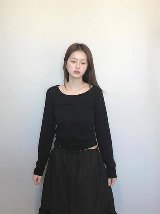 Minimal Slim Fit Round Neck Cropped Long Sleeve T-shirt
