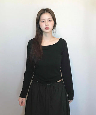 Minimal Slim Fit Round Neck Cropped Long Sleeve T-shirt