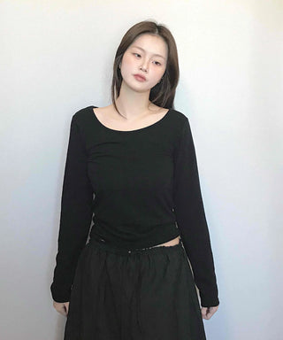 Minimal Slim Fit Round Neck Cropped Long Sleeve T-shirt